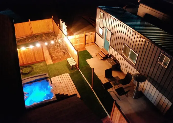 Tiny Hot Tub Lodge Colorado City
