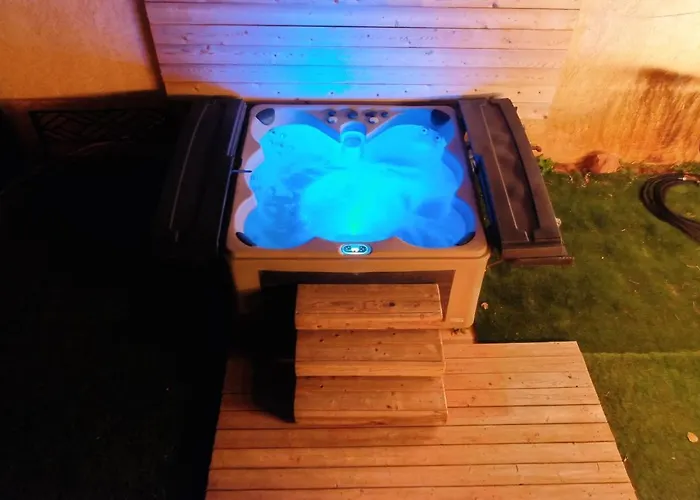 Tiny Hot Tub * Colorado City